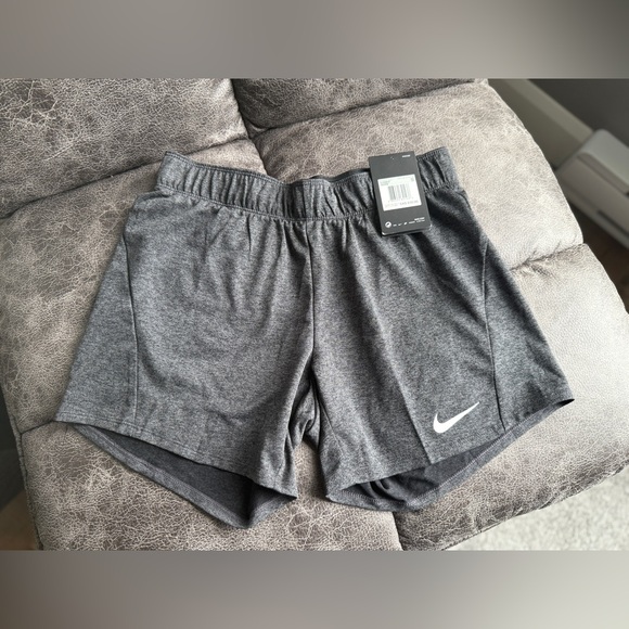 Nike Women's 5'' Dry Attack Shorts - Picture 1 of 6